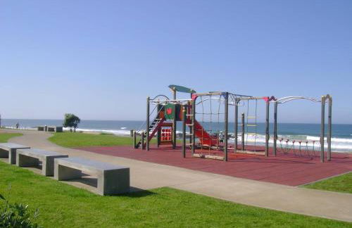 KING SIZE Bed with Air Conditioning near the BEACH & FREE Street Parking - Foto 41