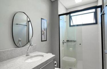 Flat Espaçoso com Uma Bela Vista e 2 Quartos - Foto 28