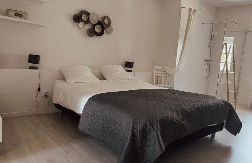 La Petite maison de Céline & Frédéric avec piscine à Préhy - Foto 10