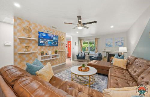 The Splash Society-Pool, Spa, Games, and Vibes - Photo 16