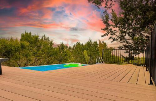 The Outlook - Spa and deck views of Hill Country - Foto 7