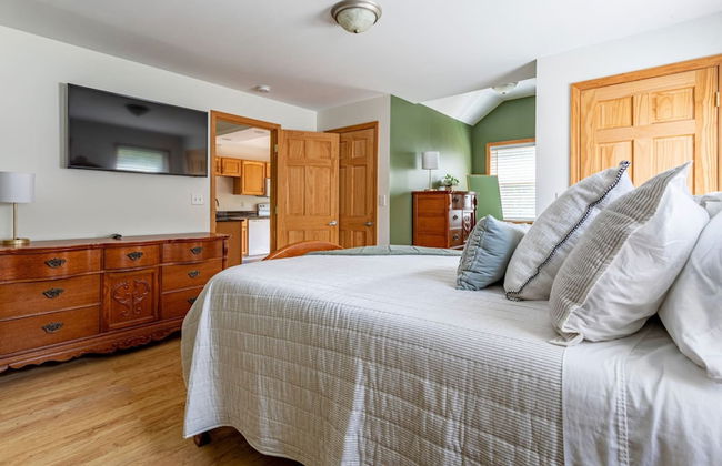 Family Fun Oasis Hot Tub Steam Room Pool Stream Firepit Games - Foto 59