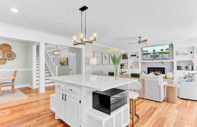 Southern Oasis by Avantstay 0.5mi Walk to the Beach, Pool, Patio, Large Yard - Photo 18