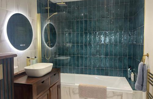 Modern Classic 2 bed apartment with Sofa Bed Sleeps 5 FREE PARKING by Graves Park Peak District - Foto 4