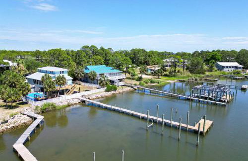 Spacious house- Deep Water Dock Pool Golf Cart Rental available - Foto 63