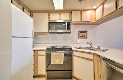 1 Mi to Dtwn Cathedral City Condo with Balcony - Foto 9