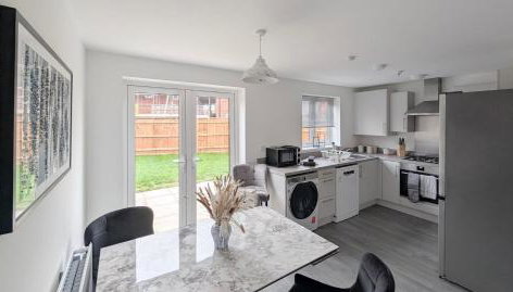 Cotswold Green Sleeps 5 with Free ev Charge - Foto 2, stove