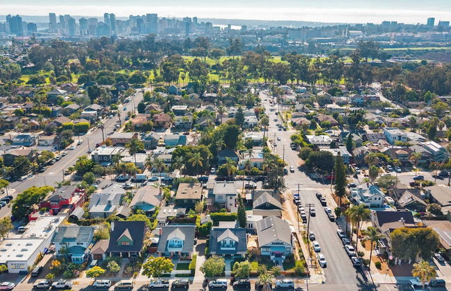 Luxe Backyard Oasis w/ Hot Tub Chic Design South Park Sanctuary - Foto 46