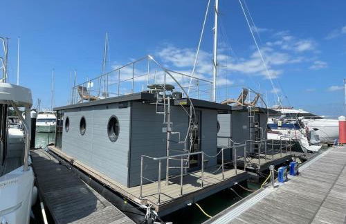 Yarmouth Waterlodge Floating Apartments 2 - Photo 3