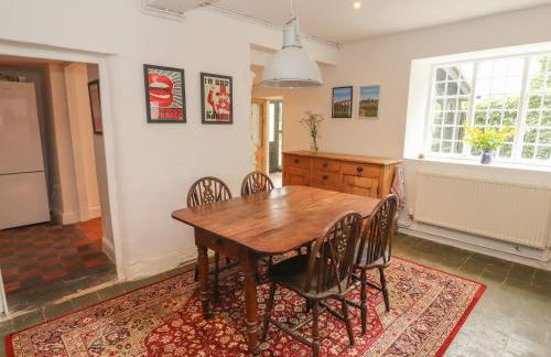 Cwmalis Hall - Photo 14