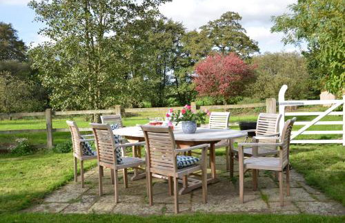 Wheelwright's Barn - Photo 2