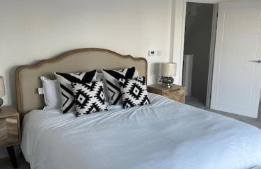 Outstanding 4-Bedroom Town House By Valore Property Services - Foto 10