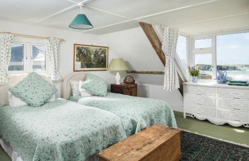 Beautiful family house with amazing sea views - Photo 9