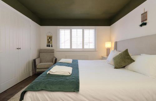 Contractor 4 Bed 3 Bath House Near Airport Parking Barry Island with Parking - Foto 13