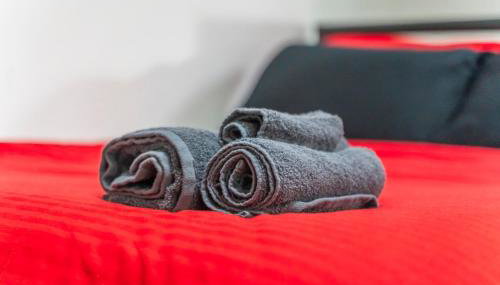 Bloom Court -Sleeps 6-Free Parking with Workspace & High-Speed WiFi - Foto 3, towels