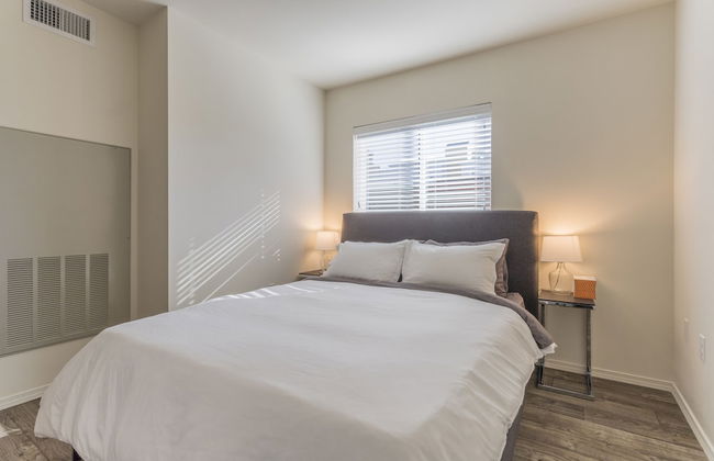 Domicile Suites at Elliott Bayview - Photo 2