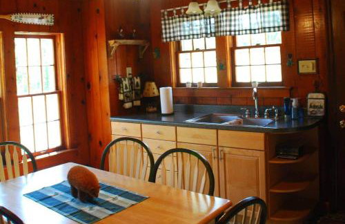 Cozy Cabin Retreat - Sleeps 8 - 1 Hr from STL - Foto 14