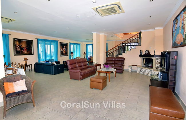 Amazing Luxury Villa, Enormous Heated Pool Jacuzzi, Gym, Games Room In Paphos, - Foto 77