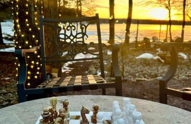 Lakehouse with Boats, MiniGolf, Sauna, HotTub, Swings and Playground! - Foto 60