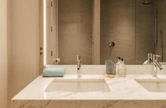 LUXURY 3 Bed 3 Bath Apartment in Central London - Photo 34