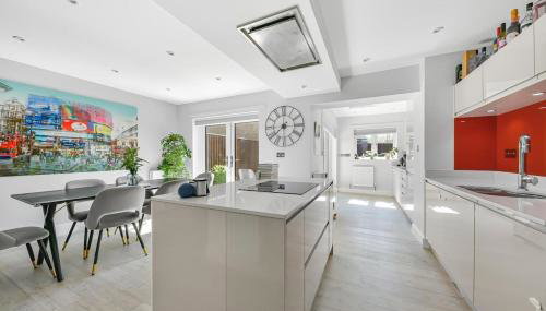 Spacious and Elegant Home with a Beautiful Garden - Foto 5