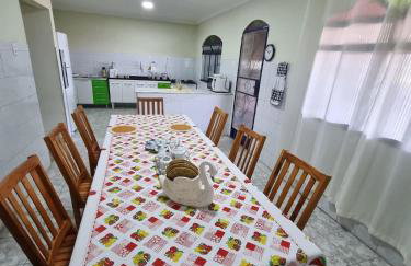 Super Confortável, WiFi Rápido, Garagem Coberta, 2 Banheiros, Suíte, 3 Quartos, Microondas, Cozinha Grande Completa, Mesa de Jantar Grande, Entrada Privativa, Perto do Shopping Pátio Matosinhos, 5 min do Centro Histórico - Foto 4