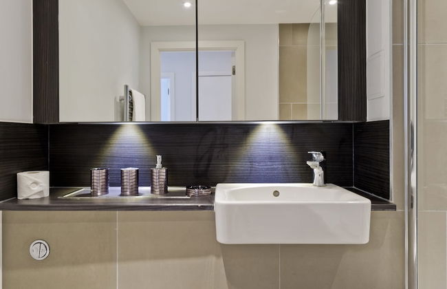 Spacious Flat Near South Bank by Underthedoormat - Photo 19