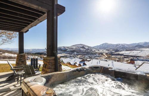 Private Hot Tub, Minutes to Ski, Cozy Getaway, Beautiful Condo- Large 3BR, Private Garage! - Photo 3