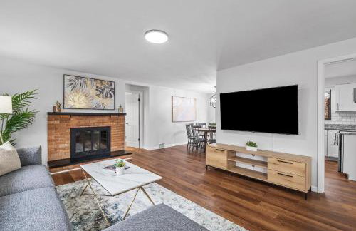 Stylish and Accessible Six Bedroom Home in Wexford/Pittsburg With Kids Amenities - Foto 4