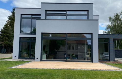 helle Ferienwohnung in Architektenhaus mit Garten und Pool - Foto 11