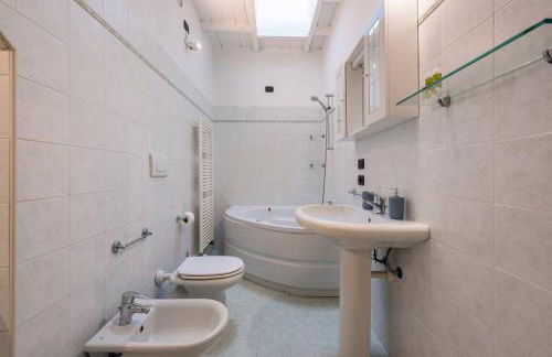 [Jacuzzi & Free Parking] 15 min to Arena - Foto 2