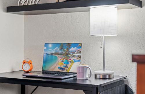 Waterfront Oasis Escape with 7 Seats Hot Tub! - Foto 15