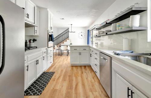 Modern Family Home w/Pool and Hot Tub - Foto 31