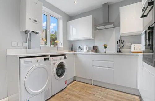 8 Eighth Ave Retreat On The Green Beautiful 4-Bed Home Pass The Keys - Foto 35