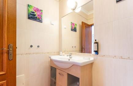 Serene Duplex House With Patio by LovelyStay - Foto 11