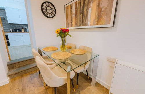 Spacious 2-Bed - Hospital & City Nearby Parking Pet Friendly - Foto 16