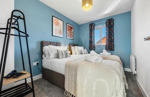 Stylish 4-Bedroom Townhouse with two large parking spaces and superfast Wi-Fi - Photo 5