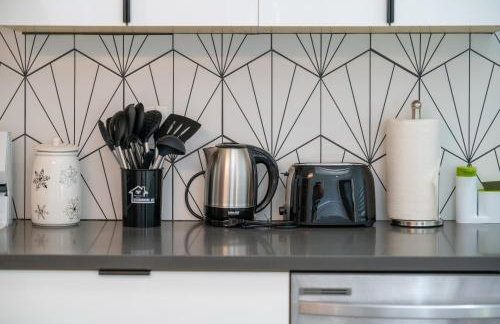 # Marbella Lane - Serene and Pristine 2BR Home - Foto 11