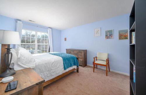 Modern 3-BR Townhome w Private Backyard Near RTP - Foto 37