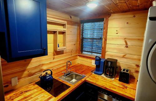 The Windstorm Cabin - Pet-friendly & a 2-person Jacuzzi hot tub! - Foto 19
