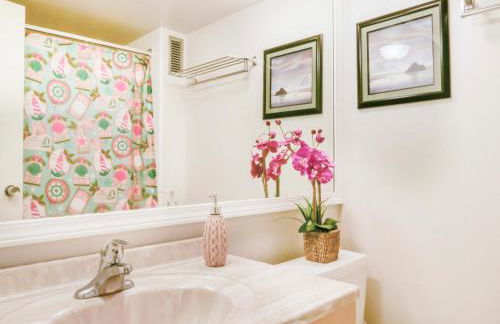 Tropical Studios at Marine Surf Waikiki - FREE PARKING - BEST LOCATION - FULL KITCHEN - SWIMMING POOL - Foto 124