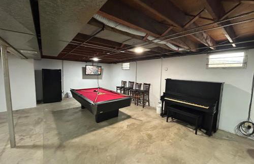 Spacious 3 Bedroom Home with Game Room and Parking - Foto 30