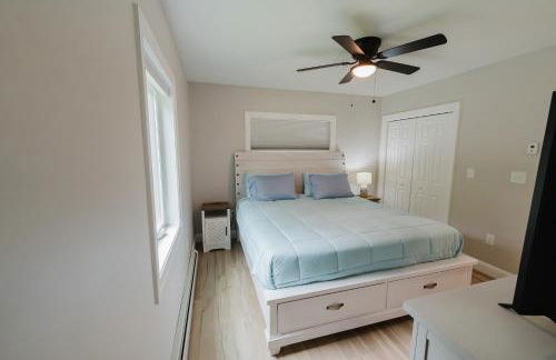 NEW! Modern Getaway - Hot Tub l Fire Pit l Pool table - Foto 6