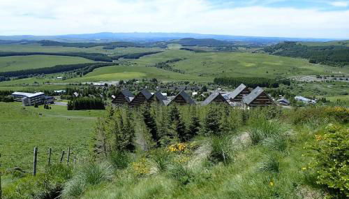 Lama-Gîte-des-Puys T3 Lamado vue époustouflante sud avec grande terrasse - Photo 4