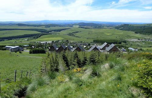 Lama-Gîte-des-Puys T3 Lamado vue époustouflante sud avec grande terrasse - Photo 4