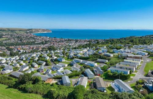 Kindred, a relaxed coastal escape in Swanage, Dorset with 300mbps WiFi - Photo 13