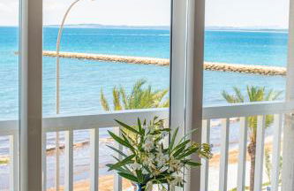 Vistas Increíbles y Confort en 1ª Línea de Playa - Photo 6