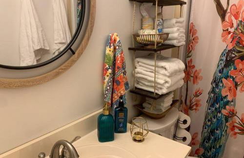 Boho Garden Bungalow Near IU, Downtown, EV Level 2 Station - Foto 22