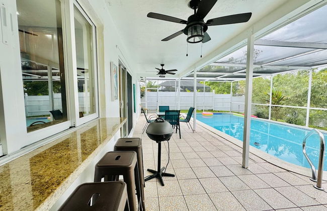 Riverfront King Bed Pool Nearby Beach - Foto 35