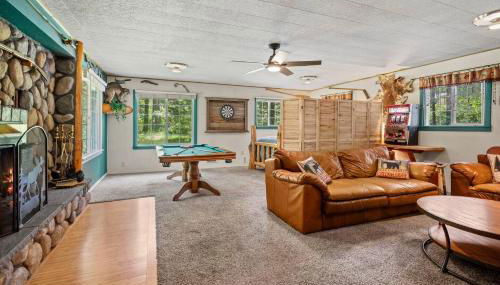Creekside Cabin with Hot Tub-Fireplace-Pool Table - Foto 4